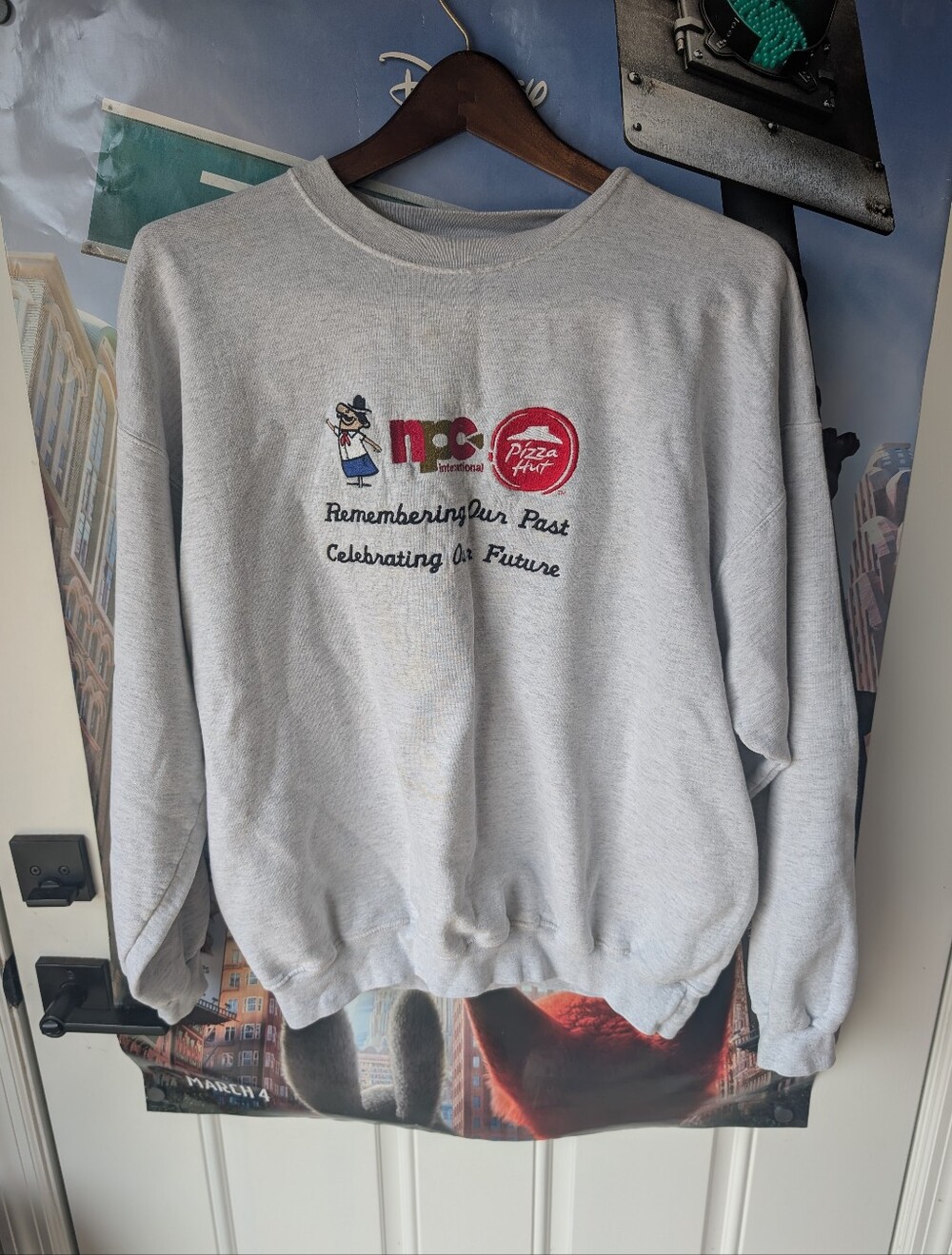 Vtg. Pizza Hut Crewneck Sweatshirt
